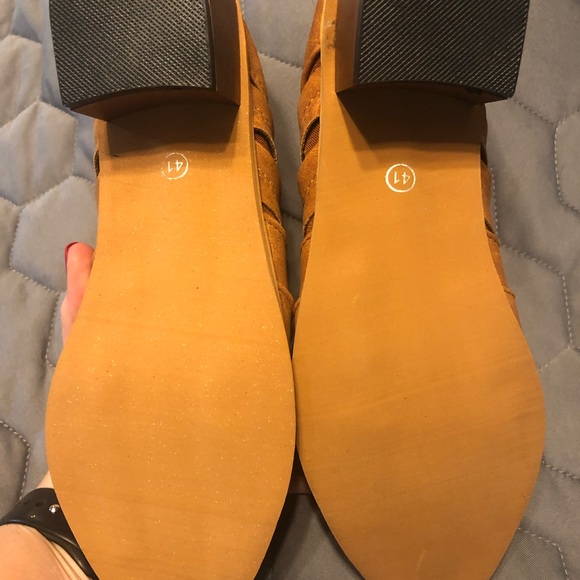 Solid Round Toe Heeled Booties - Picture 4 of 4